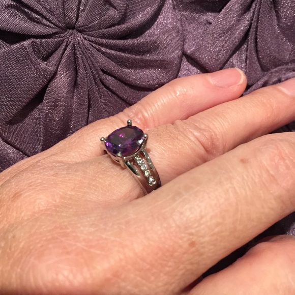 Ring - Picture 2 of 3